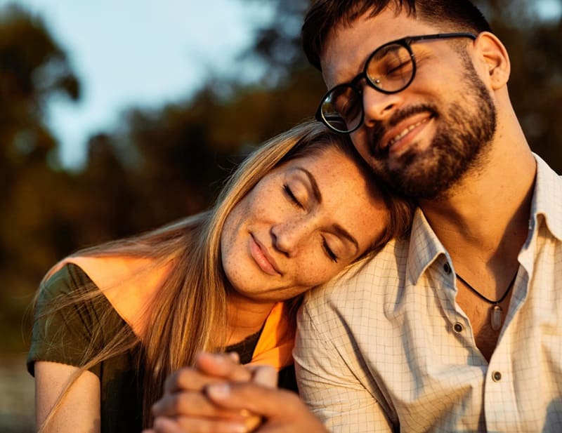 NE SOYEZ PAS MÉCHANT AVEC ELLE, MAIS NE SOYEZ PAS TROP GENTIL AVEC ELLE NON PLUS.